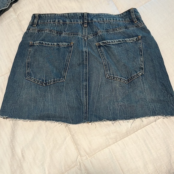 Dynamite size M skirt with stripe pattern along the sides - Picture 2 of 3